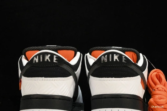  x Dunk Low SB FD2629-100 Nike Tightbooth 0724